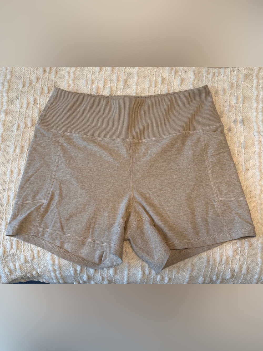 Harmony Balance Women’s 4” Bike Yoga Shorts Tan with side pockets - L Like New